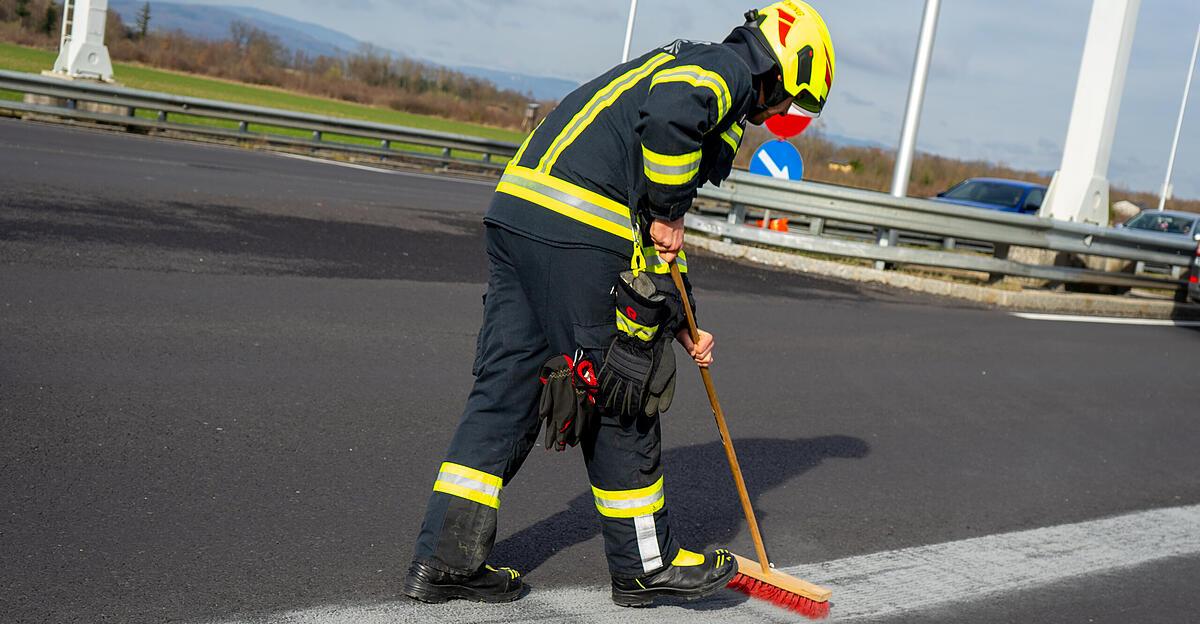 Von Marchtrenk nach Traun: 5 Feuerwehren bei Ölspur im Einsatz