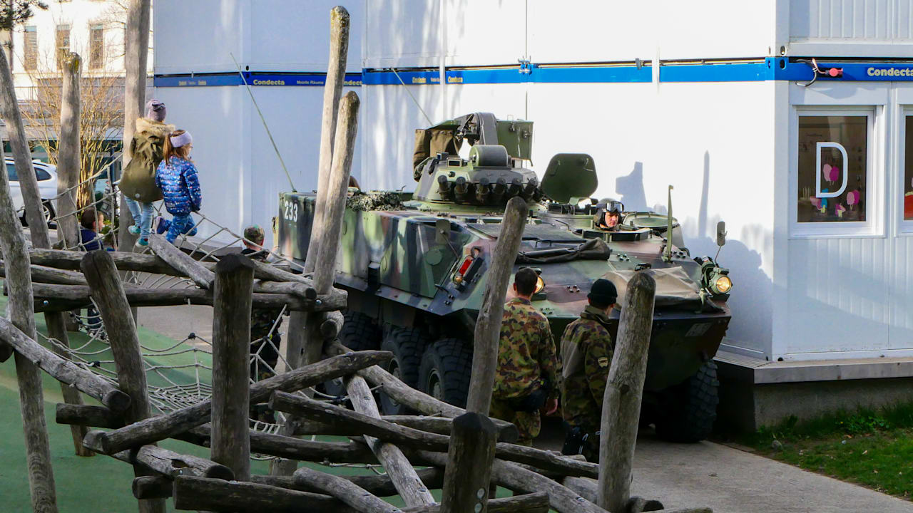 Schweiz: Vater schickt Panzer auf den Pausenhof | News